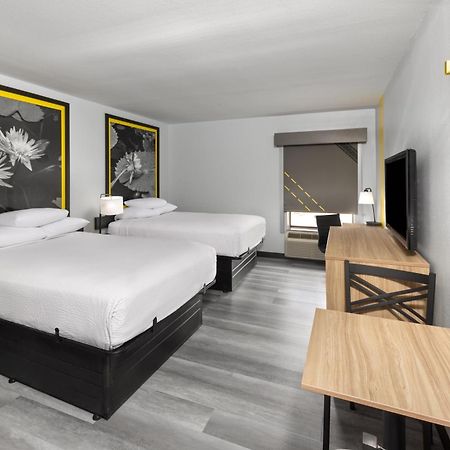 Super 8 By Wyndham Alexandria La Exterior foto