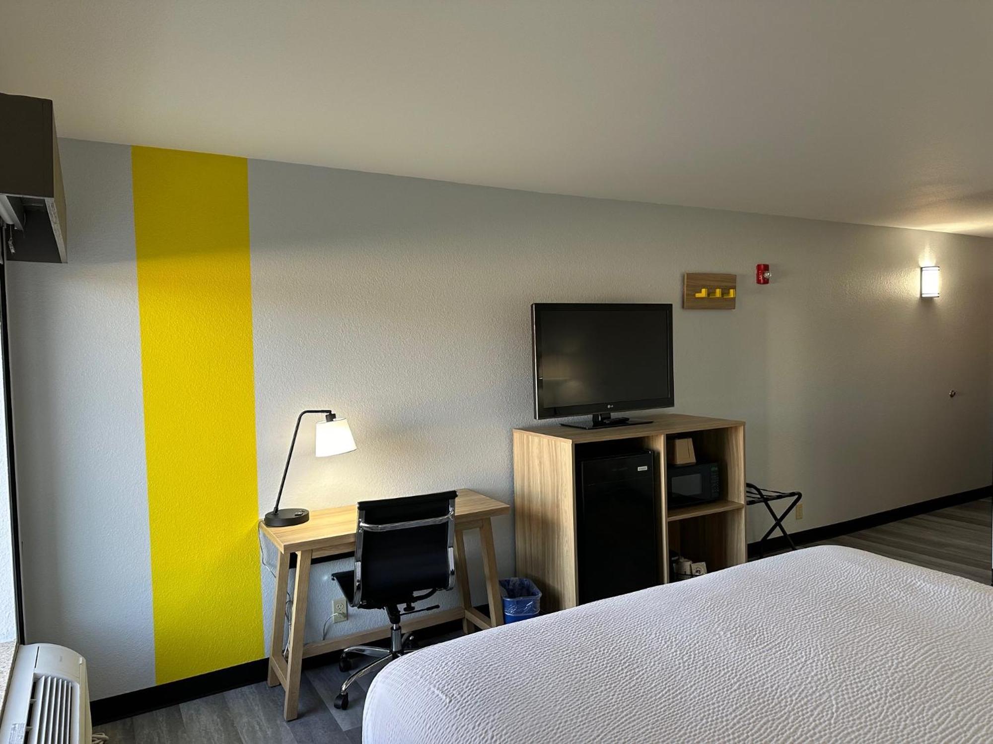 Super 8 By Wyndham Alexandria La Exterior foto