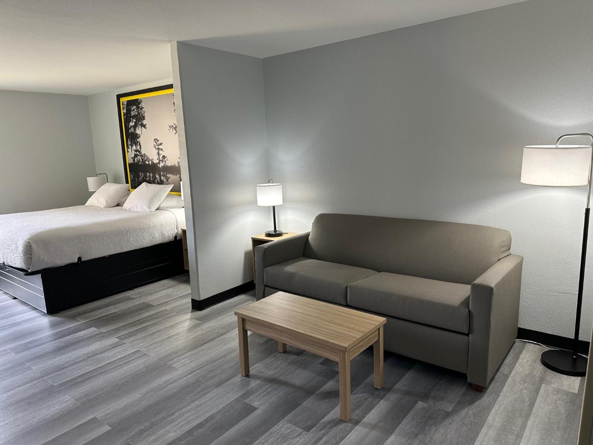 Super 8 By Wyndham Alexandria La Exterior foto