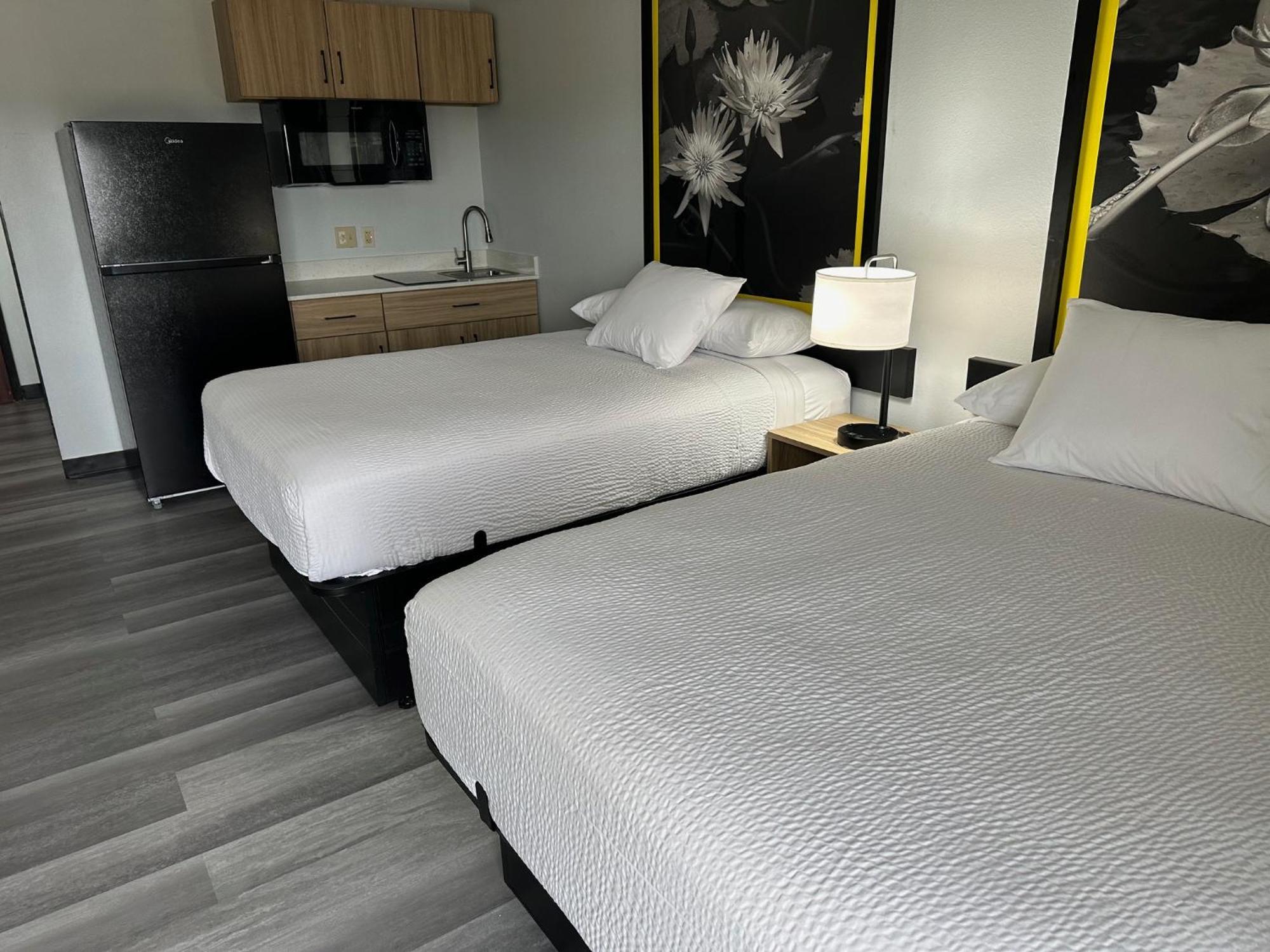 Super 8 By Wyndham Alexandria La Exterior foto